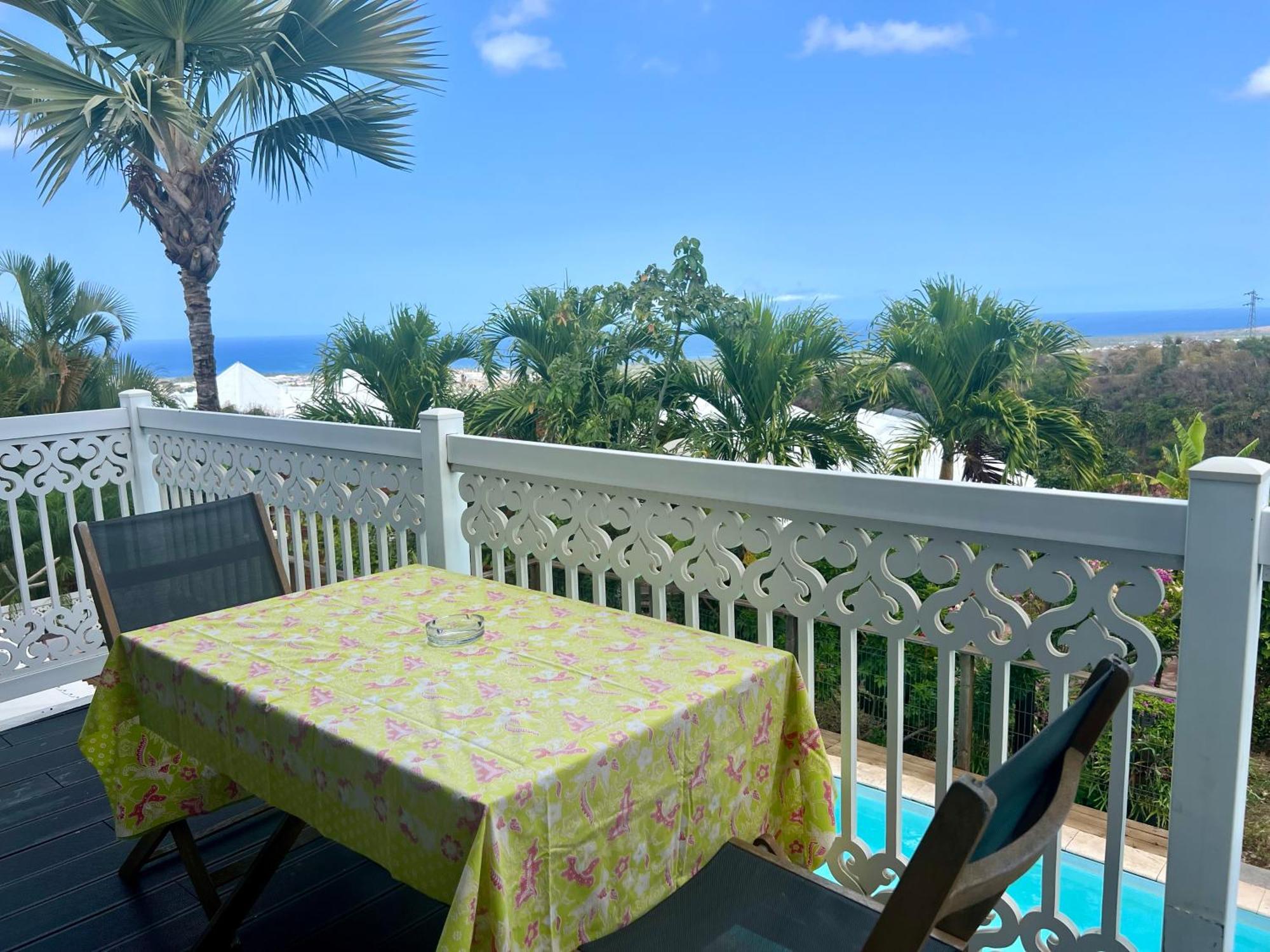 Ravine Bleue Etage Bed & Breakfast Riviere Saint-Louis Exterior photo